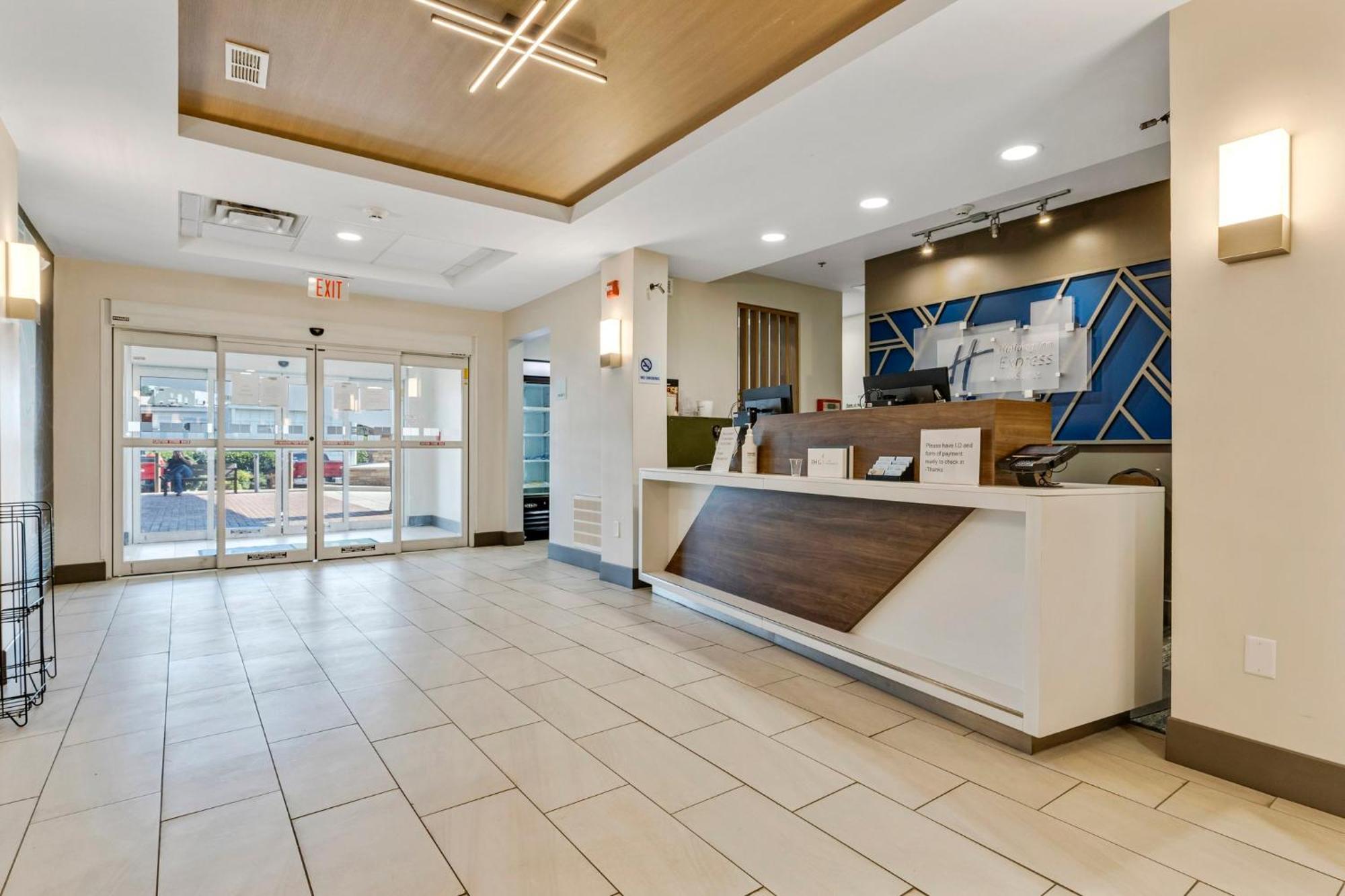 Holiday Inn Express Hotel & Suites Starkville, An Ihg Hotel Exteriör bild