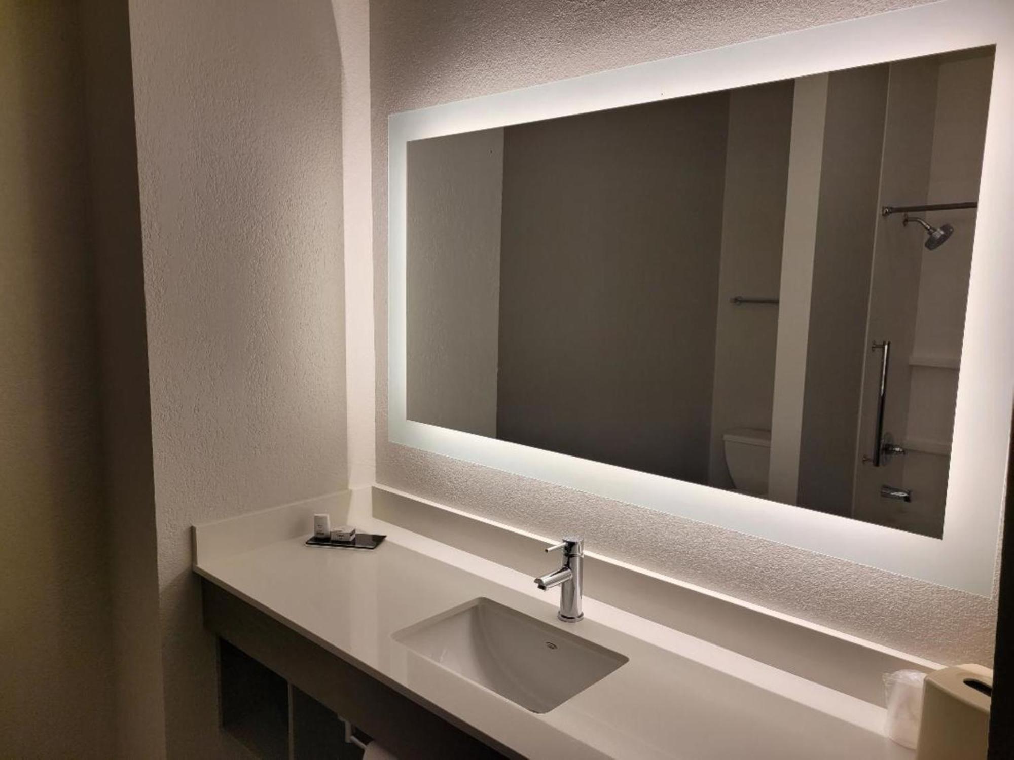 Holiday Inn Express Hotel & Suites Starkville, An Ihg Hotel Exteriör bild