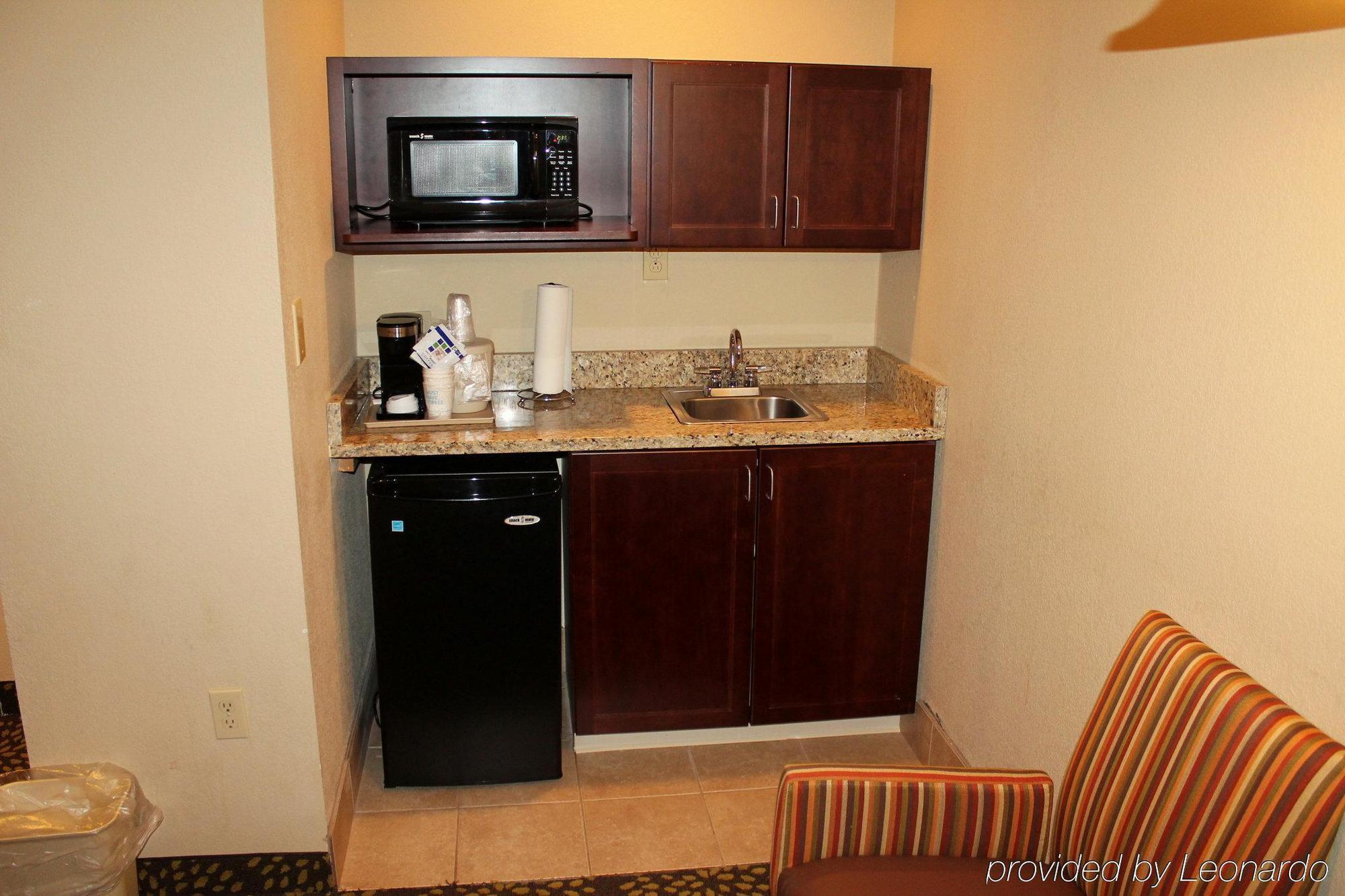 Holiday Inn Express Hotel & Suites Starkville, An Ihg Hotel Exteriör bild