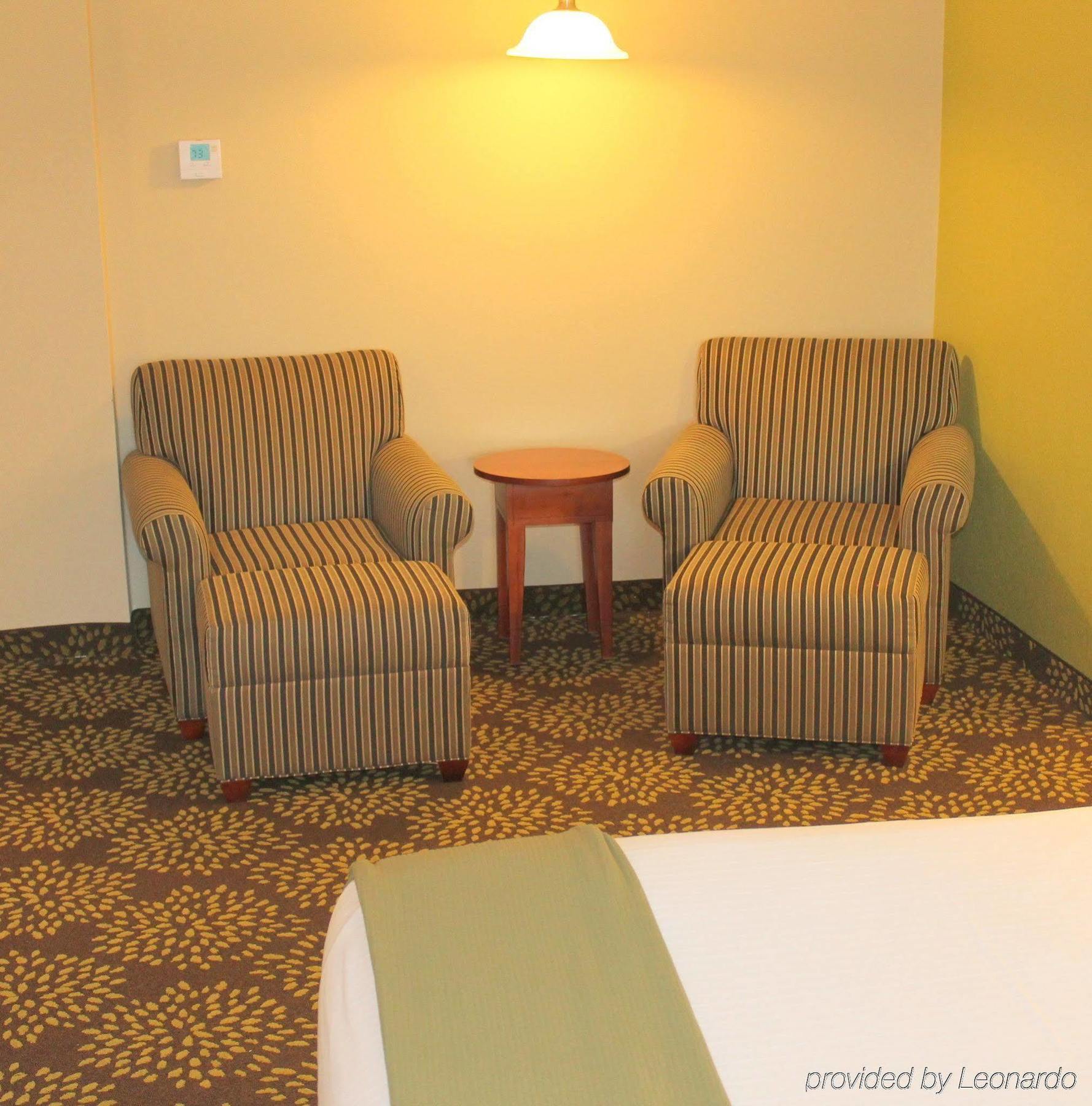 Holiday Inn Express Hotel & Suites Starkville, An Ihg Hotel Exteriör bild
